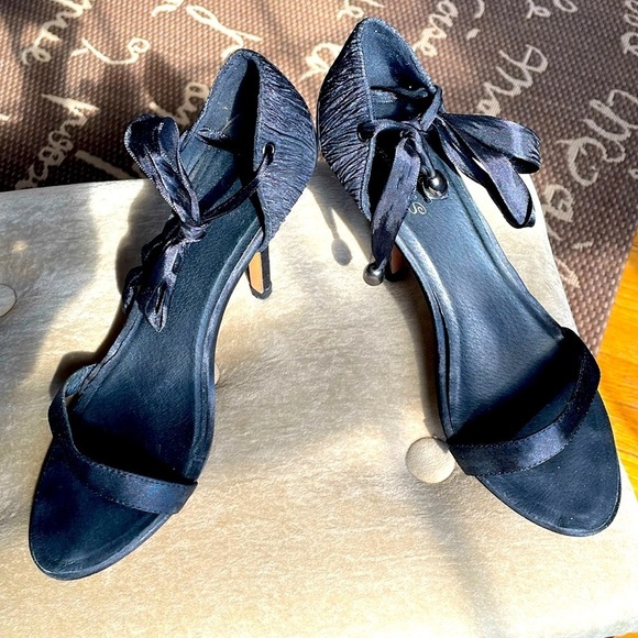 💃🏻 👠 FABULOUS Stephanie McB Size 8 Black Satin Ballerina Stilettos - Picture 1 of 13